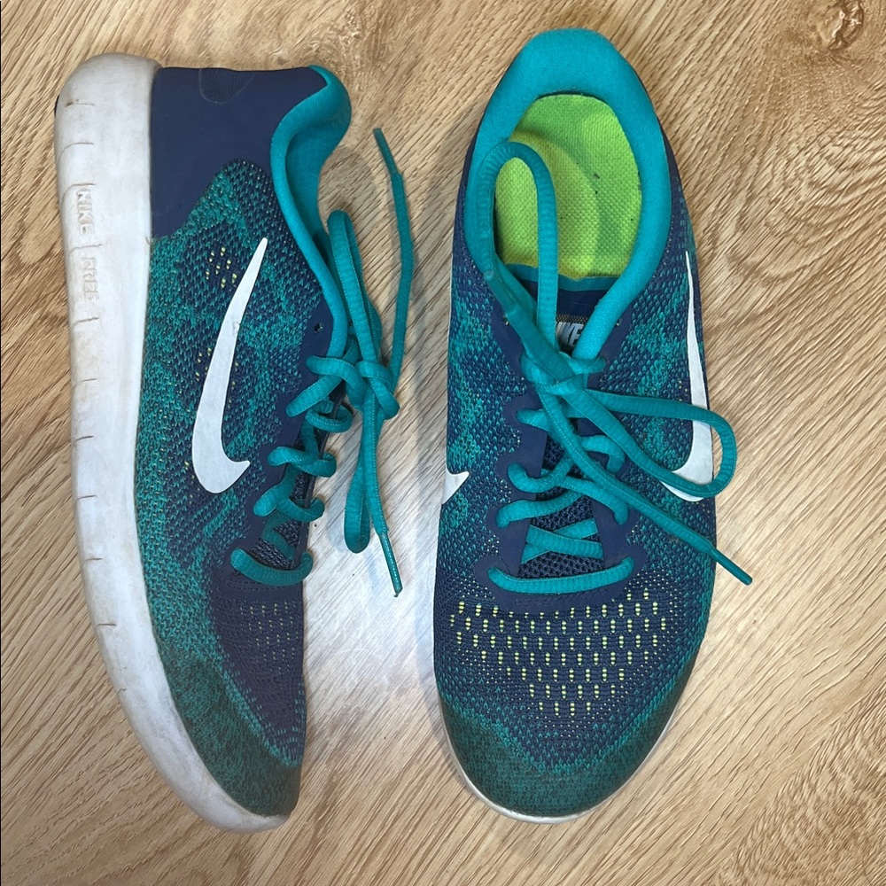 Nike Turquoise and Navy Athletic Shoes 5.5